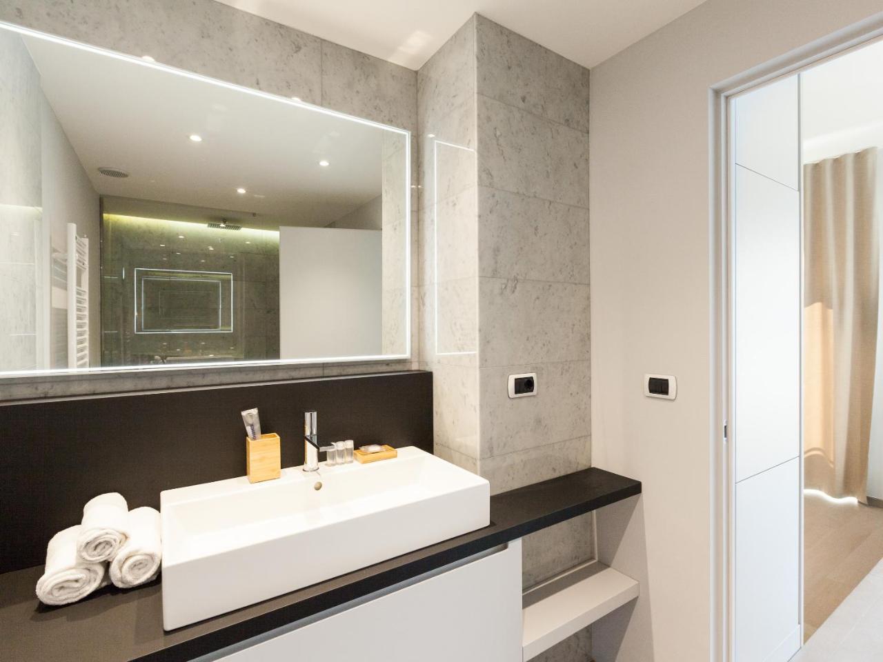 Easyhomes-Duomo Suites & Apartments Milano Exterior foto