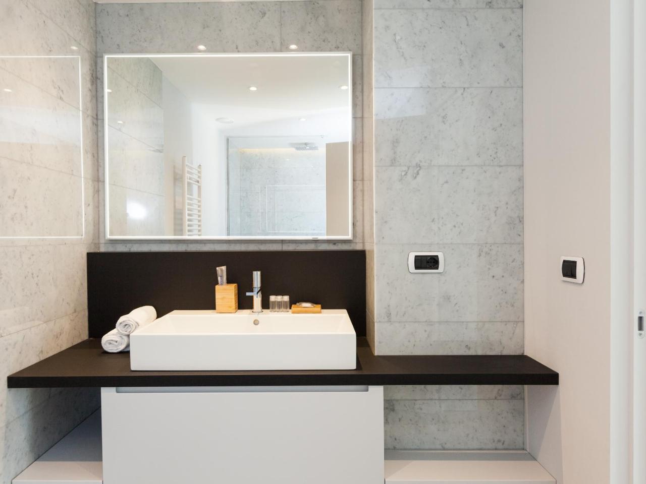 Easyhomes-Duomo Suites & Apartments Milano Exterior foto