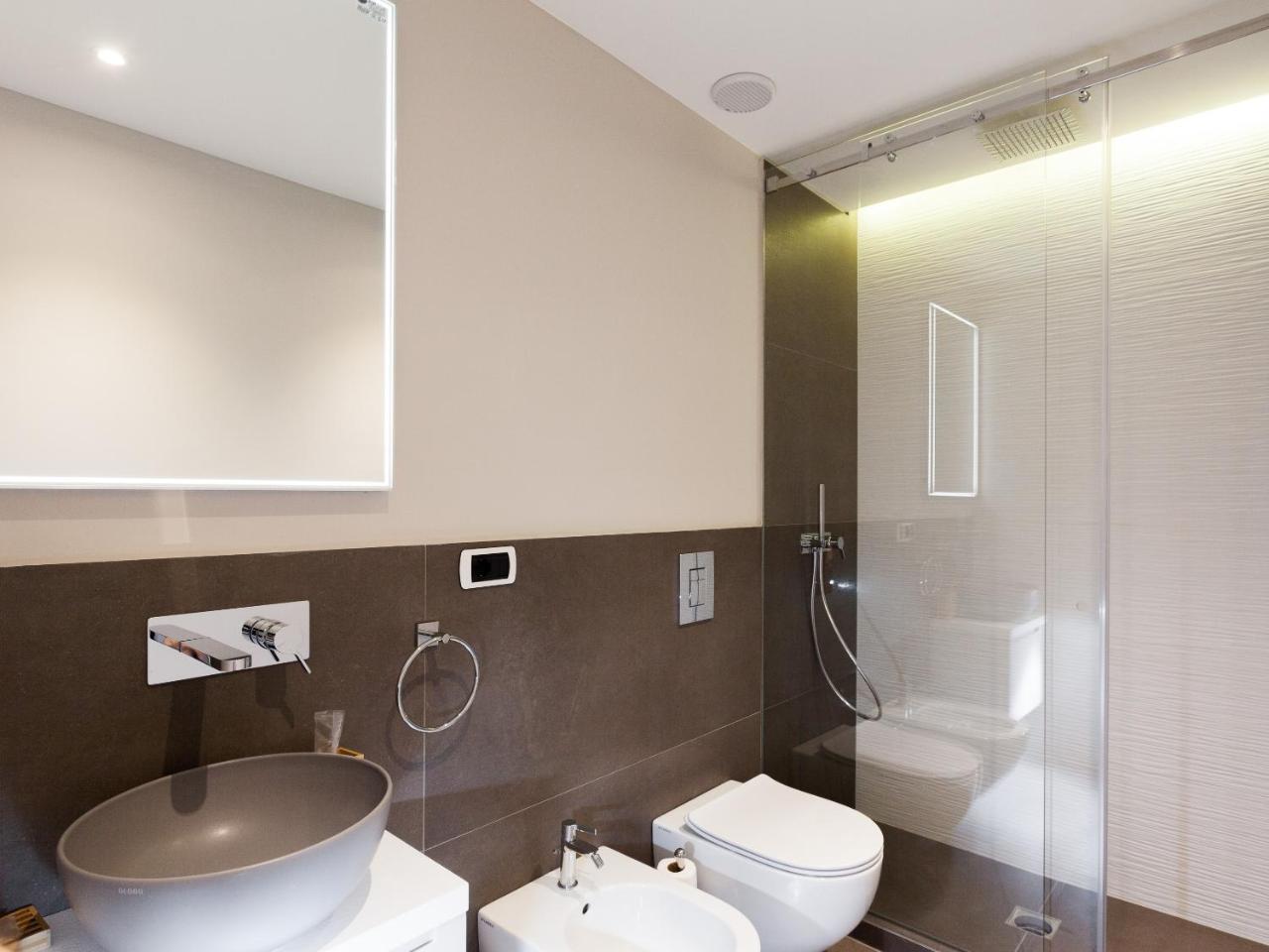 Easyhomes-Duomo Suites & Apartments Milano Exterior foto